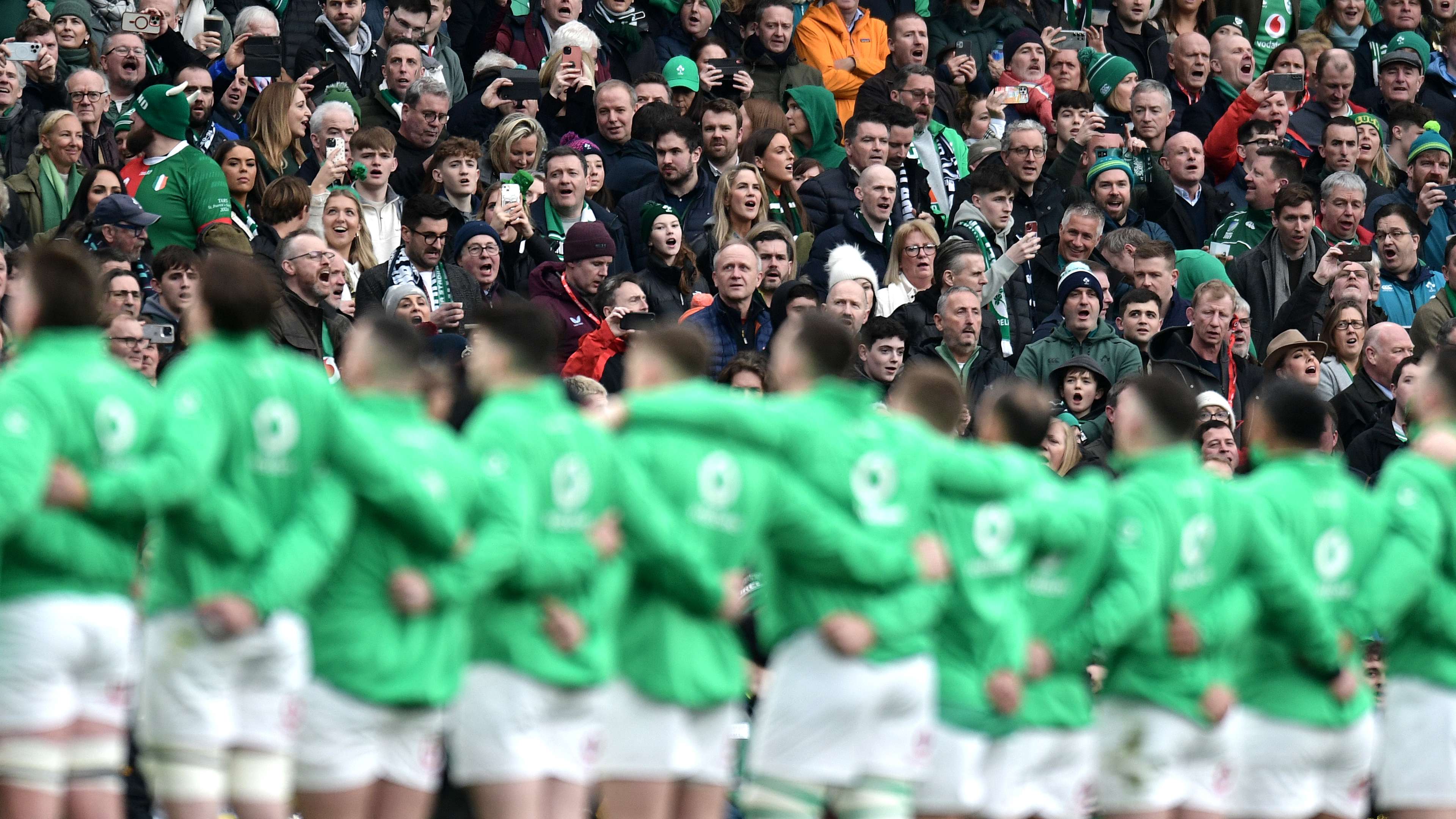 疑满怀期待 疑满怀期待